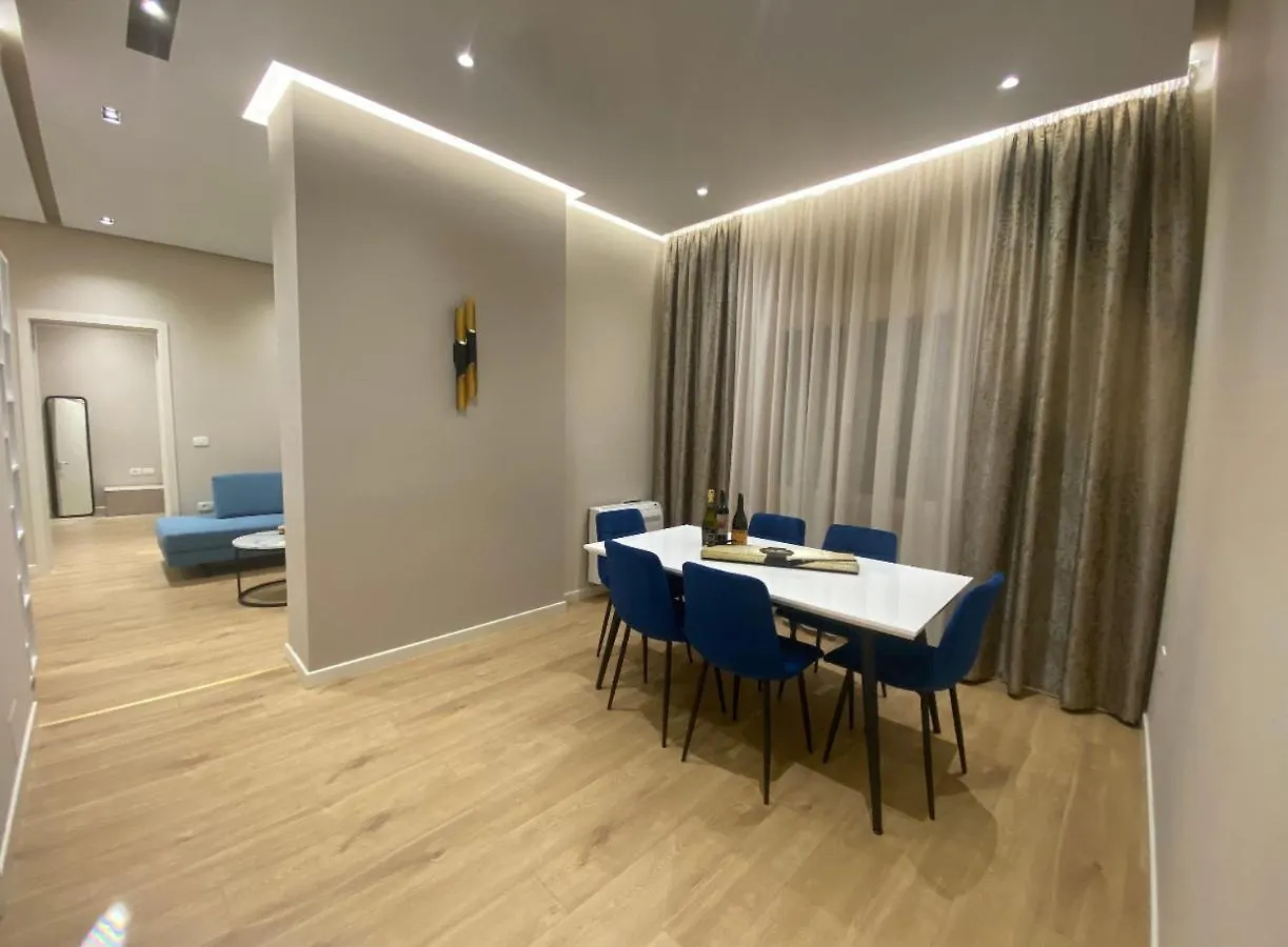 Lilo'S Place Tirana Albania
