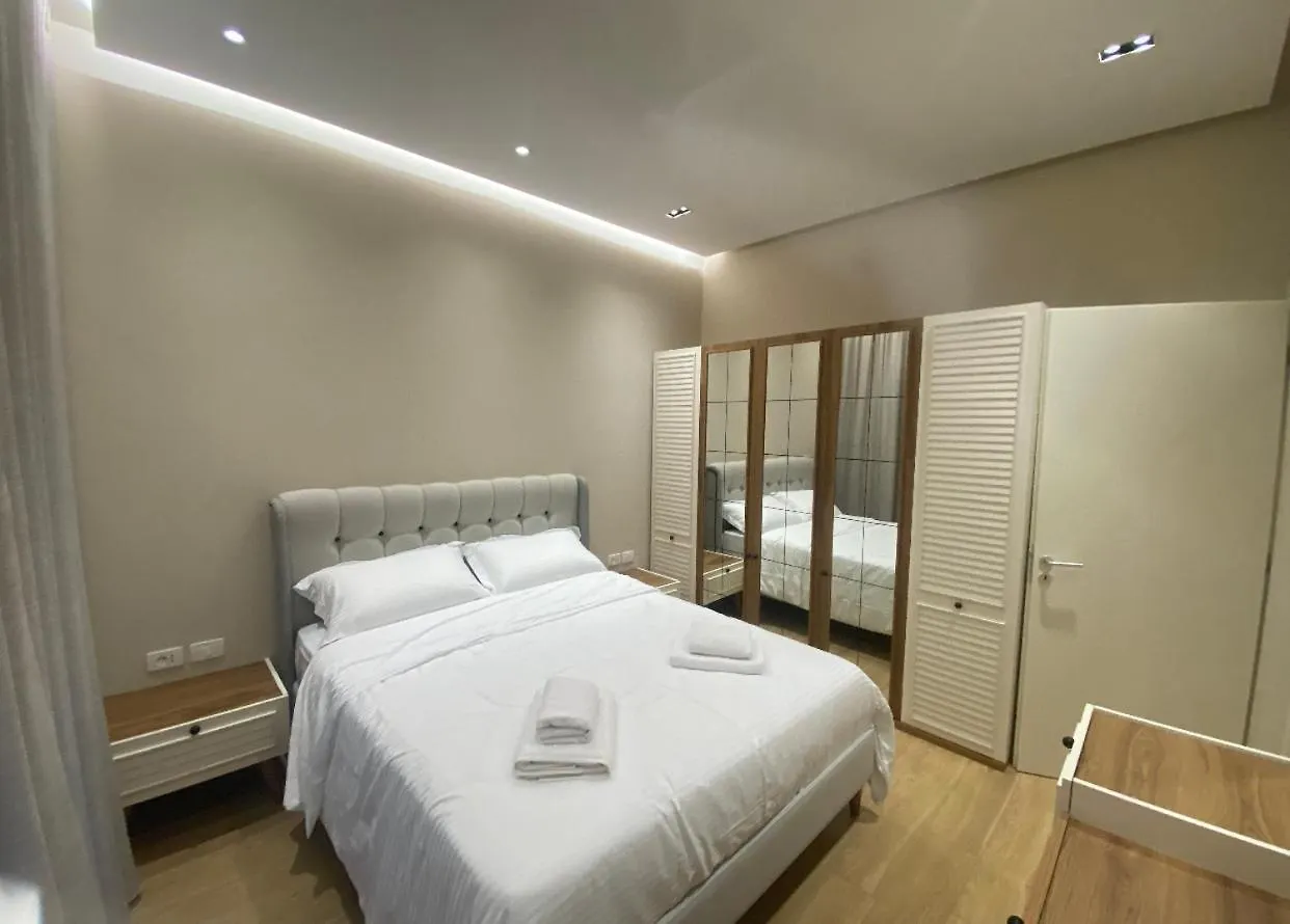 Lilo'S Place Tirana Albania