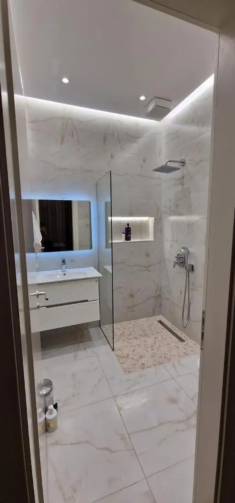 Apartment Lilo'S Place Tirana Albania