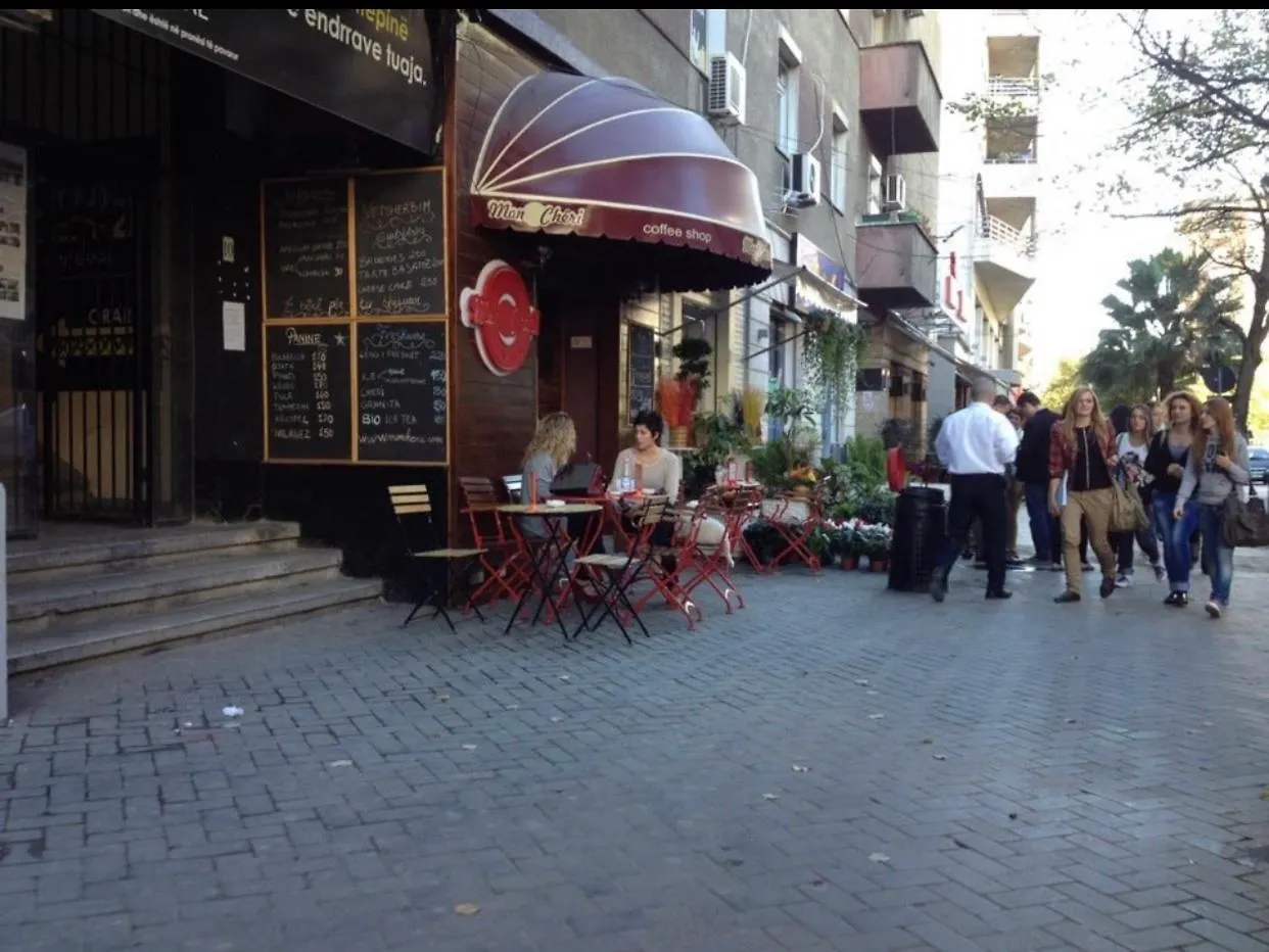 Lilo'S Place Tirana Albania